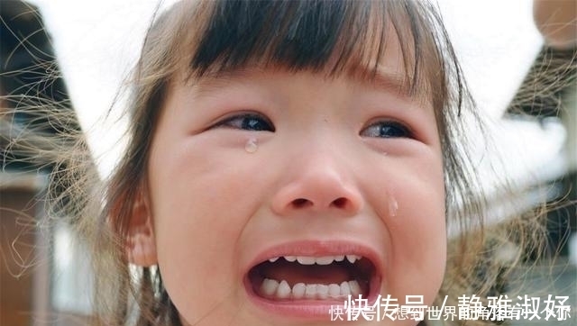 眼眶|4岁女孩在幼儿园住了3天没人来接,打开孩子书包后,老师红了眼眶