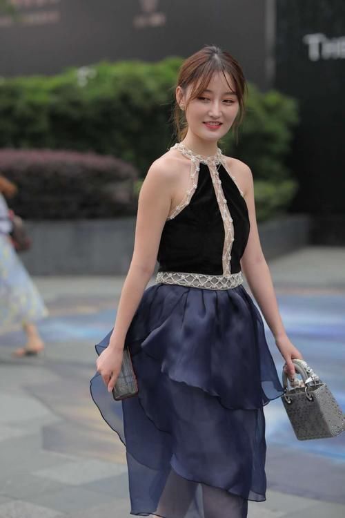 连衣裙|时尚艾米丽原创仙气十足的薄纱连衣裙,穿起来很有浪漫的感觉