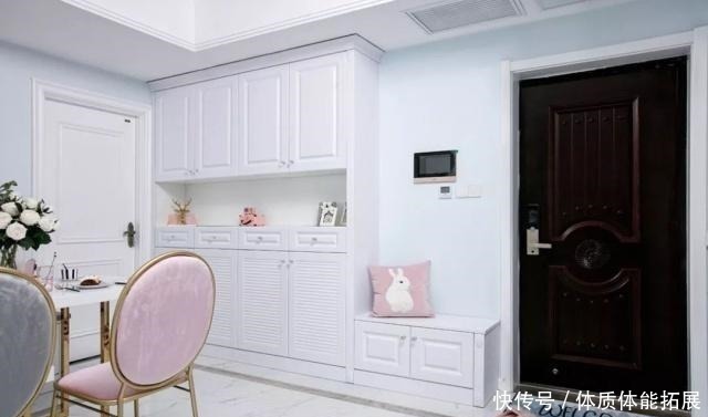 玄关|入户见厅的户型,玄关就该这样设计,不占地方又显得整齐,挺实用!