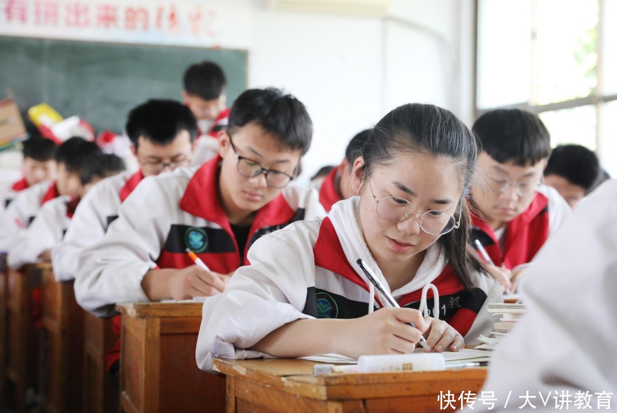 高考前的复习很重要，总结知识点和掌握答题规律，才能强化根基