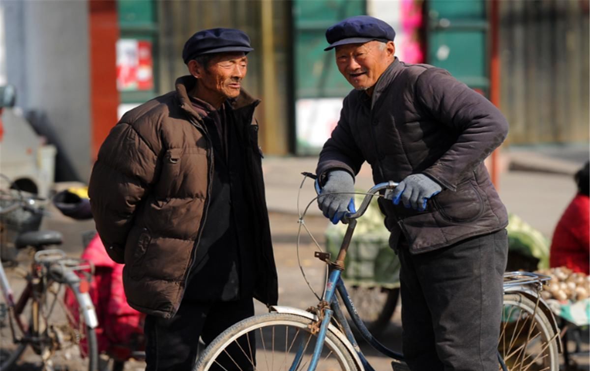 俗语“男怕摸头，女怕摸腰”，为何原来背后有深义