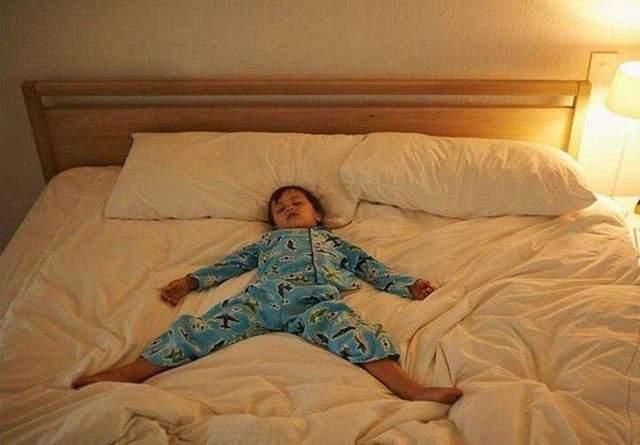 孩子|通过“睡姿”能看出孩子性格?如果是第二种睡姿,家长就偷着乐吧