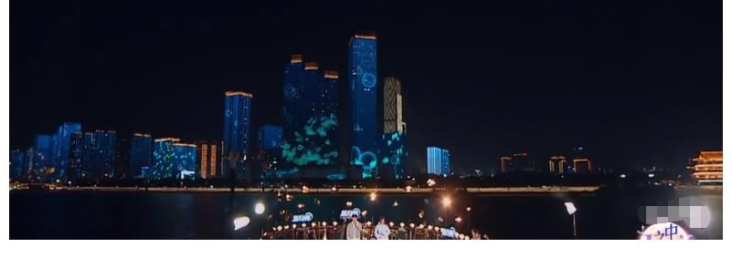 谢娜|芒果台中秋晚会太冷清！谢娜产后首秀状态不佳，去流量后收视暴跌