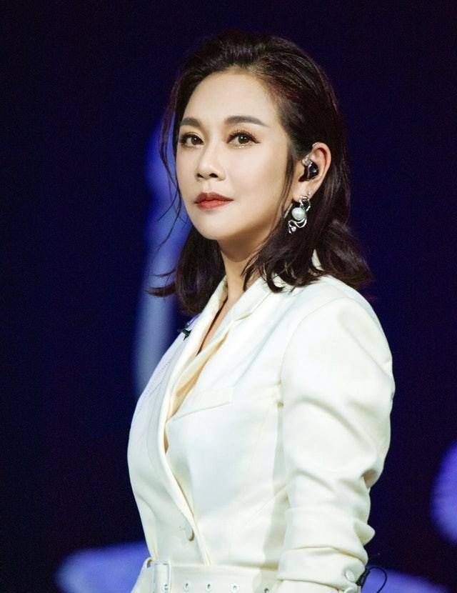 《乘风破浪的姐姐》陈松伶惨遭淘汰,老公张铎暗指节目赛制不公