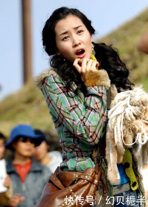 李多海现身济州岛橘子园 格子衬衫搭破洞裤 扎双马尾好甜美 快资讯