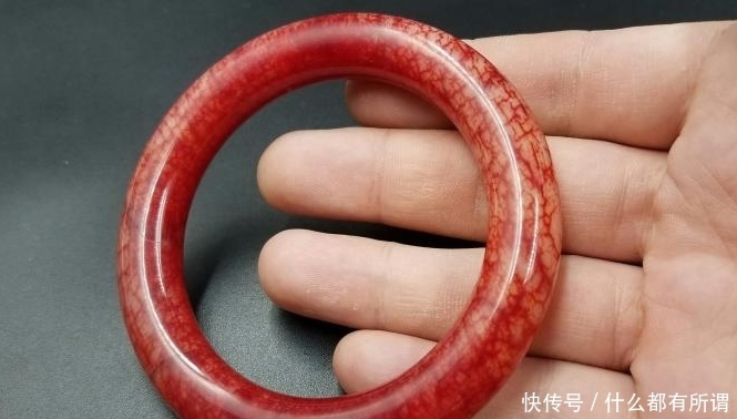 羊体|古玩贩子手段有多凶残?把玉塞到活羊体中,3年后杀羊取玉卖天价