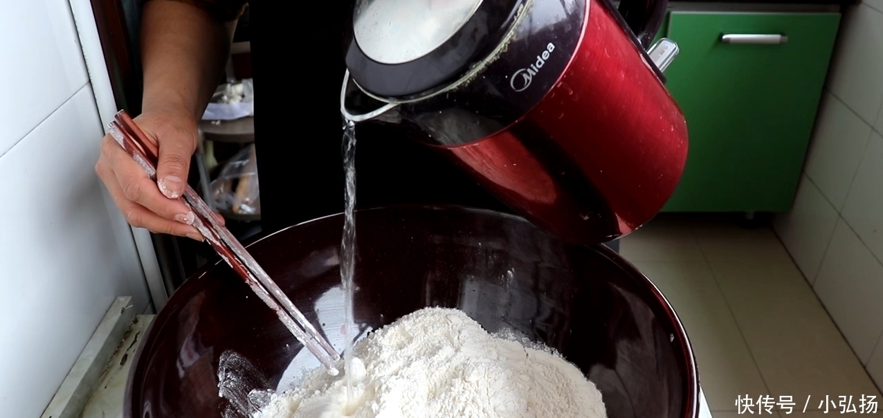 盒子|想吃韭菜盒子不用出去买,教你在家做更营养,薄皮大馅吃不够