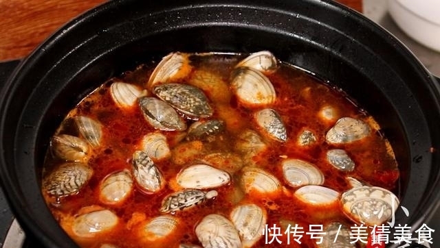 鲜香|1块豆腐，1把花蛤，锅中炖一炖，鲜香美味，出锅连汤都不剩