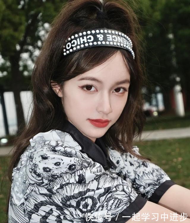 彭璐 别再披头散发了！小个子吸晴显高的几款发型，太美了！