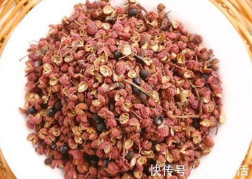 体内湿气|花椒和生姜哪个祛湿效果好,怎样吃才能更好排出湿气