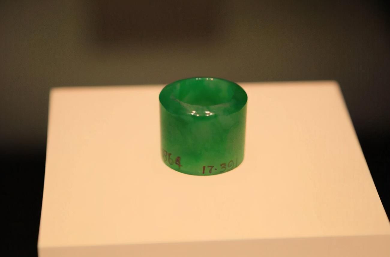 红卫兵|因为慈禧，李莲英的翡翠扳指，现在已暴涨到了2亿！