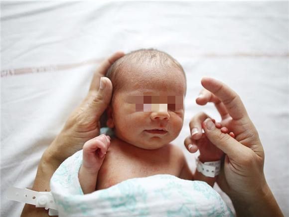 丑小鸭|还记得“丑哭妈妈”的网红宝宝吗?如今成功逆袭,丑小鸭变天鹅