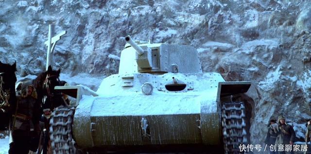 成龙激情演绎《铁道游击队》,徐帆演他情人,学者竟称她为风尘女