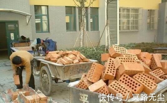 水泥|父亲硬要用水泥砌电视柜,结果大吵一架,完工后大家进门就笑不停