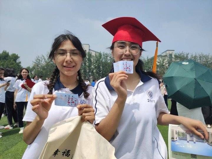 气质女神|评气质女神、校长表演节目……高三学子毕业典礼满满都是爱