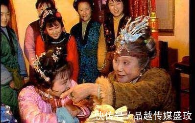 王熙凤|红楼梦中,一个最会装聋作哑的人,就连王熙凤都要佩服她