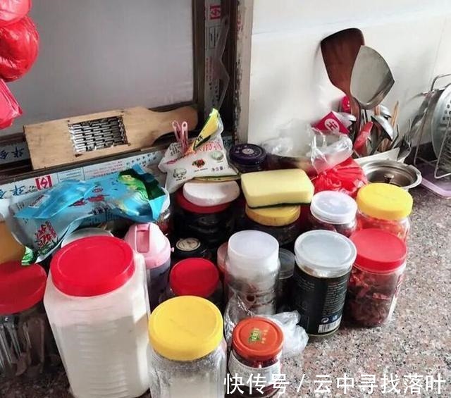 油渍|丈母娘来家小住3天,厨房就大变样!瞧瞧她的做法,那叫一个干净!