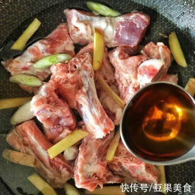 滋阴|超级解馋的??番茄玉米～莲藕排骨汤