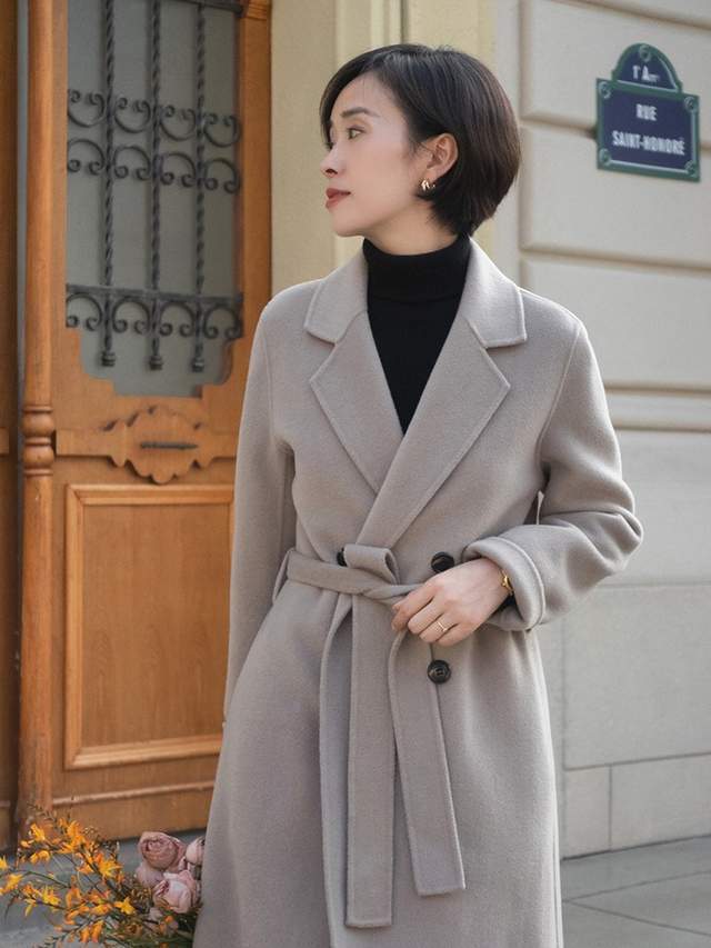 针织衫 优雅与身材无关,气质女人更适合“大衣+针织衫”,冬季穿刚刚好