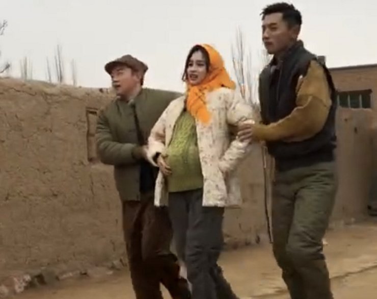 《奔跑吧》节目组玩很大!路透全部嘉宾变土娃,杨颖“牺牲”最大