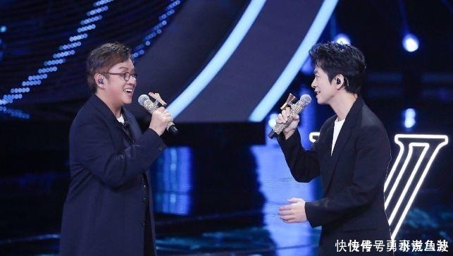 谭咏麟评价李健唱功, 表示不再与他同台合唱, 情商高到李健也笑了