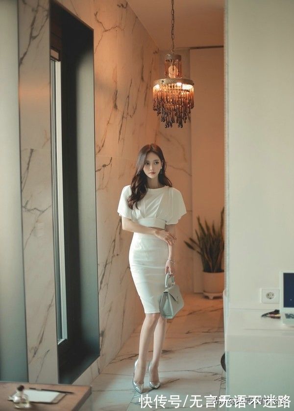 美女|气质美女，白色包臀裙，唯美穿搭