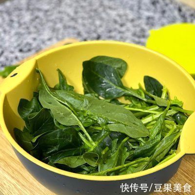 不重样早餐组合｜酸汤肥牛面+茶叶蛋+百香果柠檬水