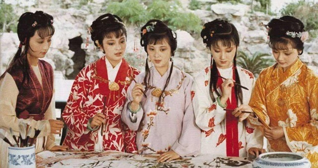 丫鬟$少年时的贾宝玉，养尊处优到了什么程度？他的一次小解给出答案