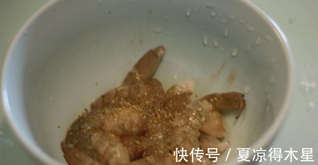 宁心安神|西芹百合炒虾仁,清脆爽口又有营养,快来品尝它的美味吧!