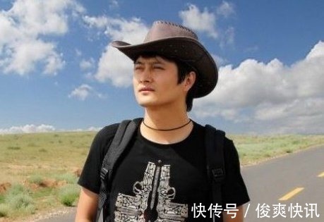 靠《星光大道》一夜走紅，成名后拋妻棄女，女兒苦苦挽留遭無視