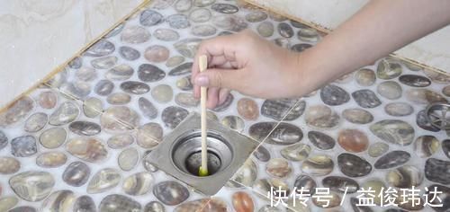卫生间里放2根筷子,这个用途太聪明了,一年省下不少钱,学学吧