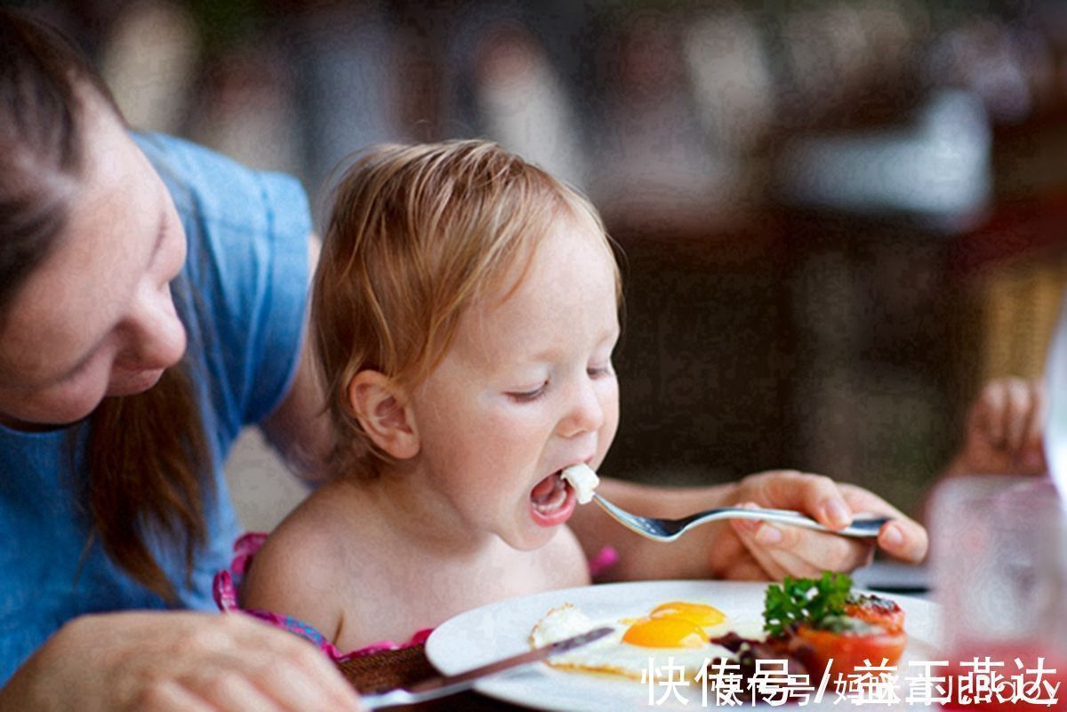 奔奔|宝宝开启辅食生活,妈妈要牢记六种食物,不能随便添加到娃的碗中