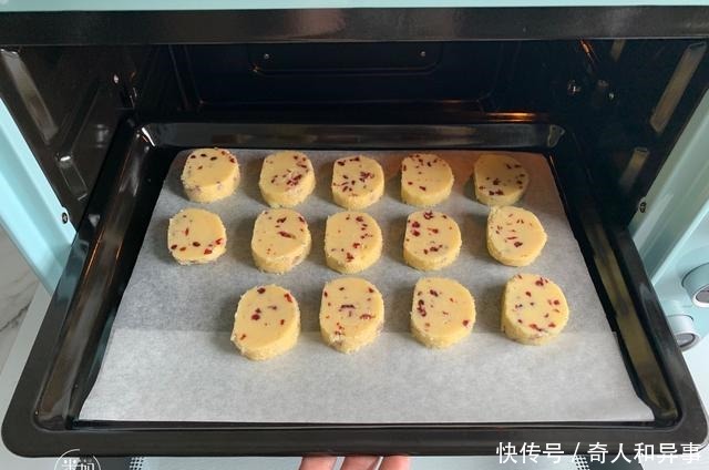 简单几步,教你在家做曲奇饼干,甜而不腻,超酥脆,特别解馋!