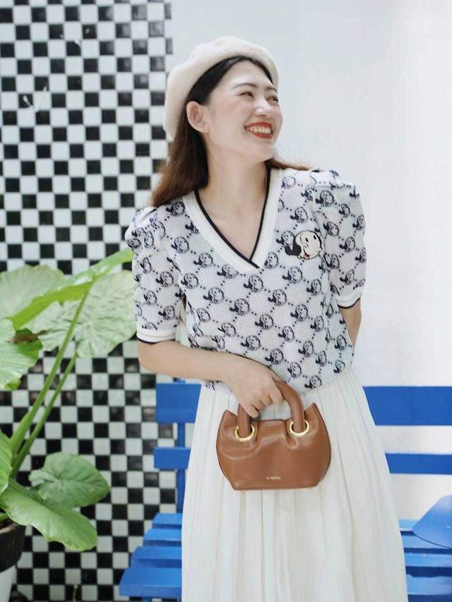 松紧|小个子身材又有点微胖,短袖针织衫搭配白色长款,显高还显瘦