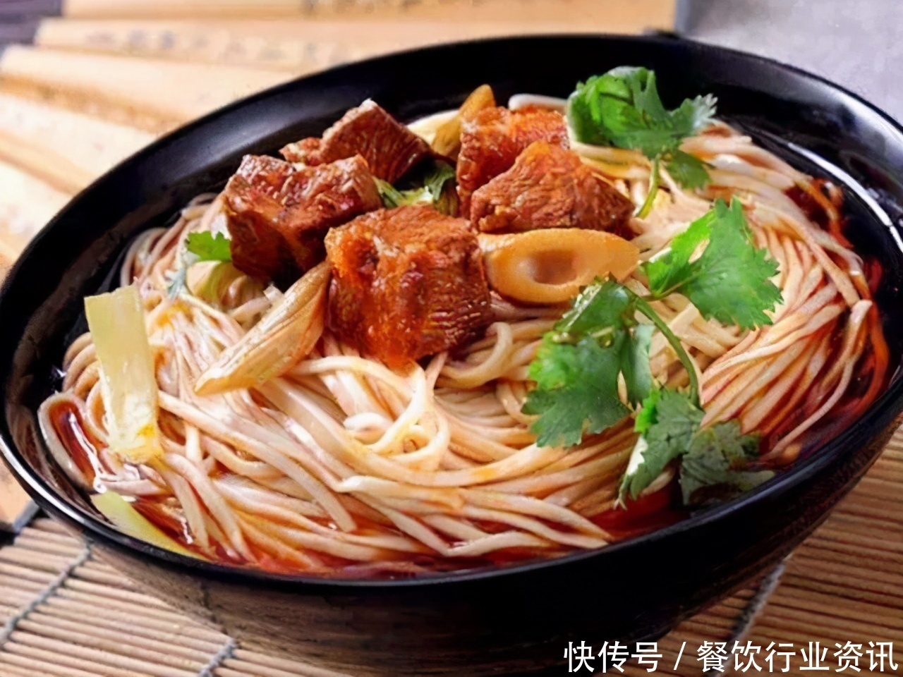 解馋|秒杀某师傅的红烧牛肉面,“他”来了,家里日常解馋必备!