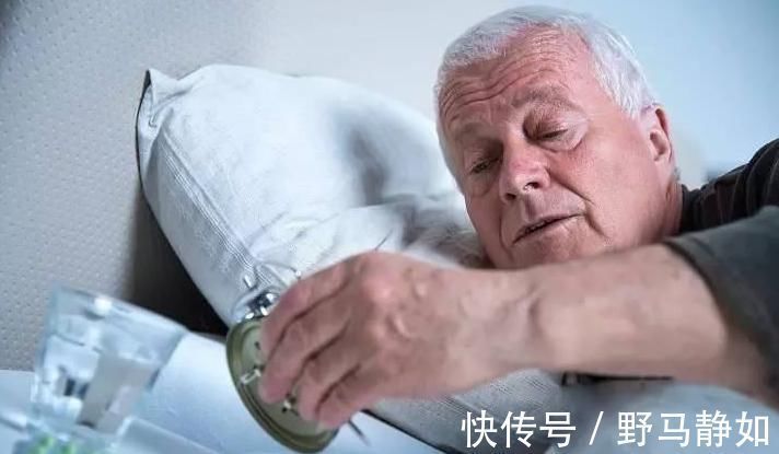 肝血|经常失眠是多愁善感吗？医生：“肝血不足”罢了，多吃一物踏实睡