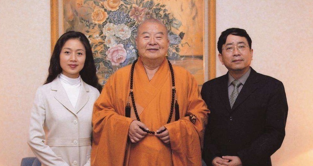 贾平凹#当年的余秋雨有多红?后来他为何坠下“神坛”,成了众人的靶子?