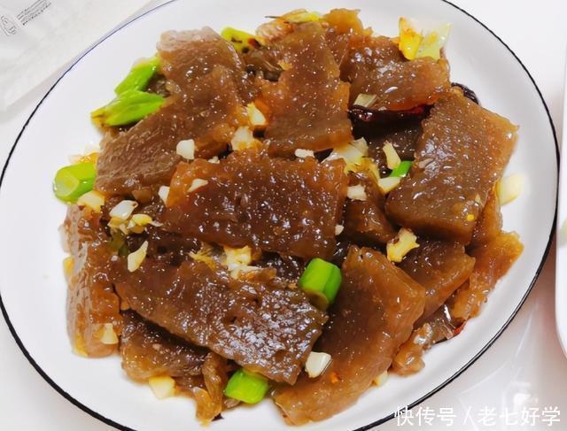 冬天，我家常做的菜，拌一拌煎一煎，出锅切块，