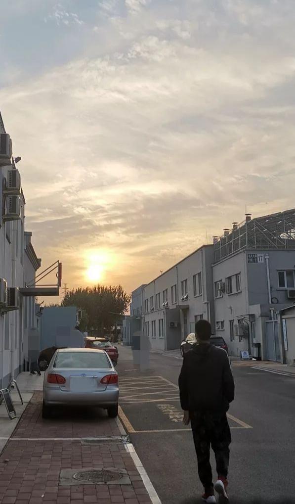 轮椅|16岁初中生突然不能活动,医生从他体内抽出红色液体