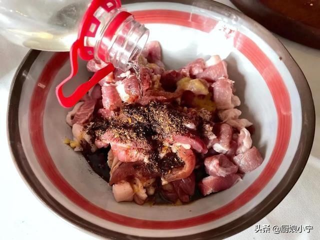 炸小酥肉,面糊是基础,白酒是关键,花椒才是灵魂,这样做才正宗