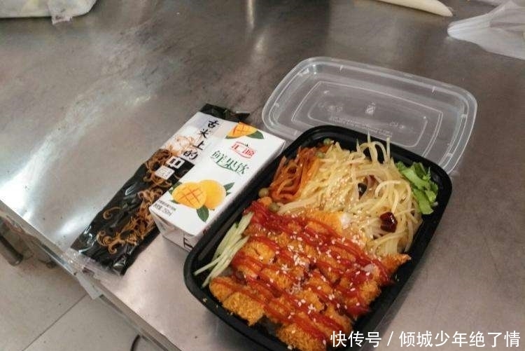 继黄焖鸡在外卖界混不下去后,又一美食“跌落神坛”,是不是飘