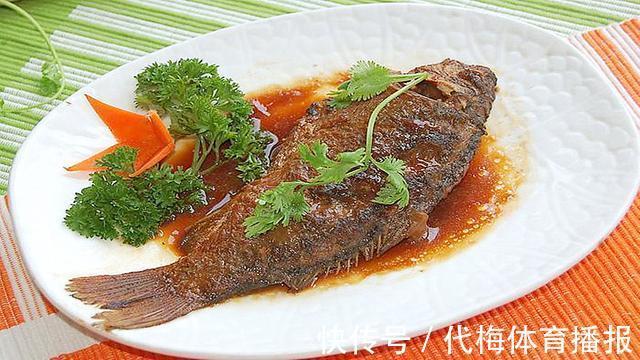 鲜香|美食湖南、经典家常菜——芹酥鲫鱼,外酥内嫩、爽脆鲜香扑面来