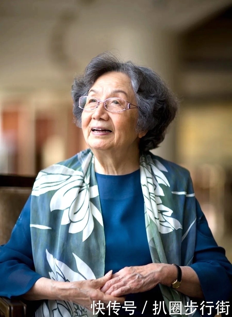 桃李天下!一代宗师叶嘉莹绝句30首。词心独具无人及,一卷长留万古芳