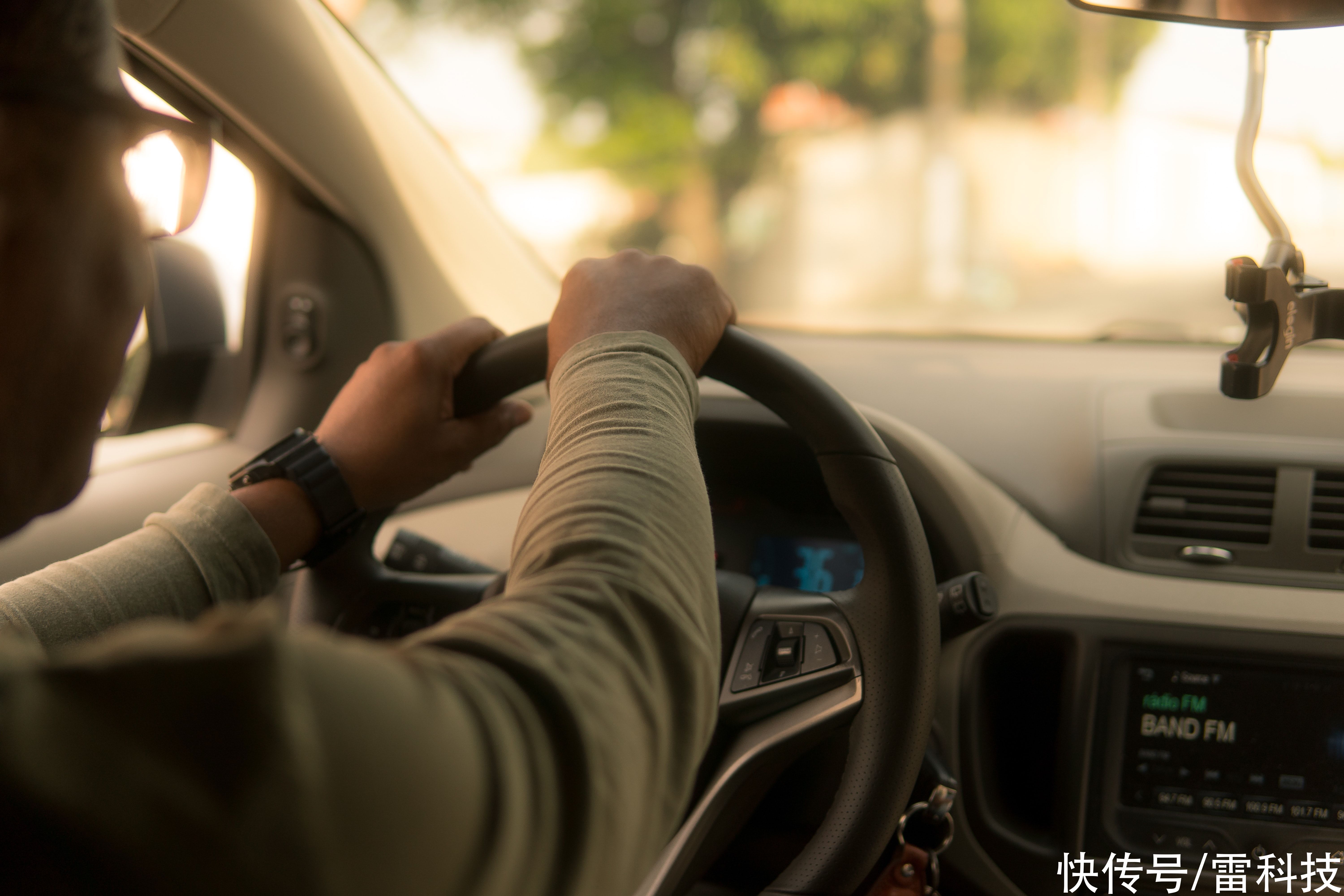 平台|手机应用商店啥时候跟进？网约车新规出炉：抽成比例被限制