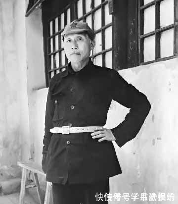 延安五老#徐特立的书法颜体根骨,浑厚大气,险绝朴拙,干净利落,简洁流畅