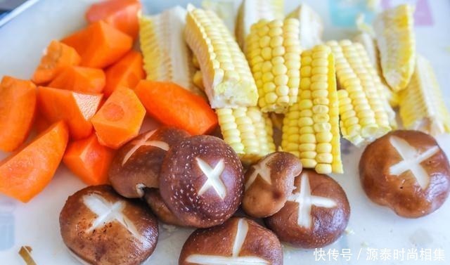 玉米|入秋后多喝这道汤，颜色丰富，用料简单味道足，孩子爱喝身体棒