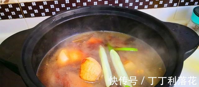 红烧肉想要好吃,原来有秘诀,按这个方法做,肥而不腻软烂又入味!