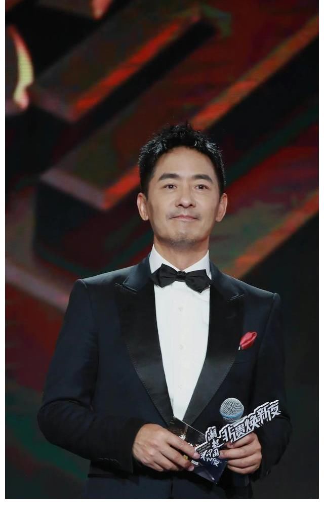 郭曉冬和藍羽老師主持《潮起中國非遺煥新夜，真是帥哥美女