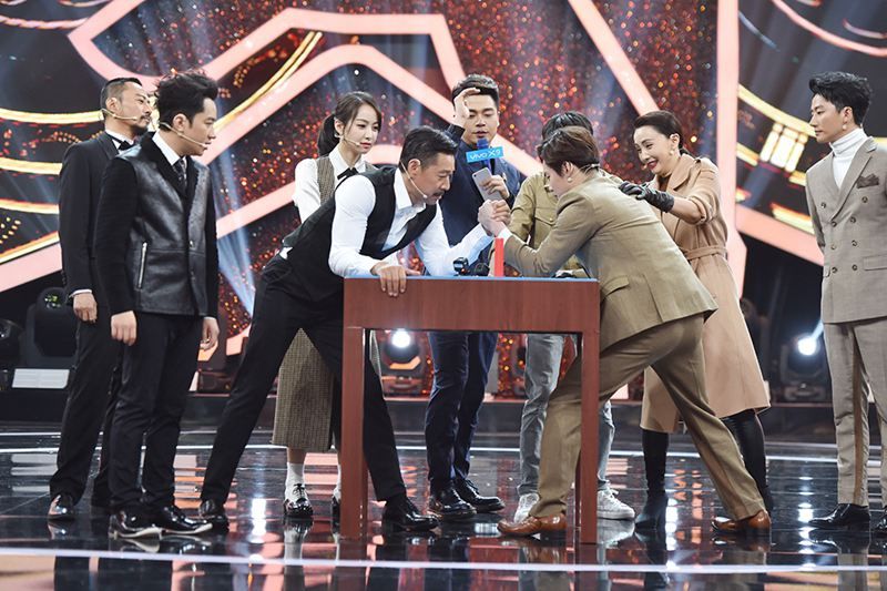 在《王牌》中被迫浇水卸妆，杨颖比王子文更妩媚机智，惹人喜爱！