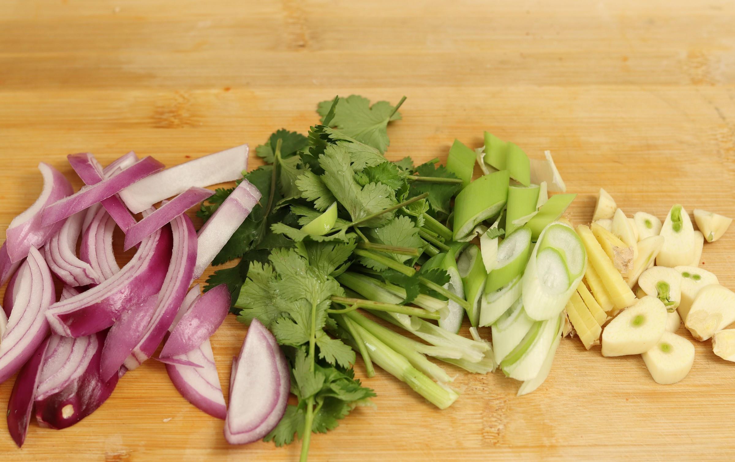 炸辣椒油,直接泼热油就“废”了,记住2点,辣椒油又香又辣